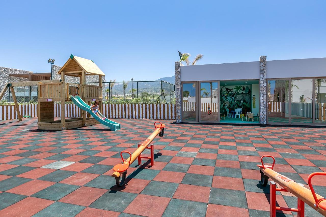 Utopia Blu Hotel Tigkaki  Bagian luar foto