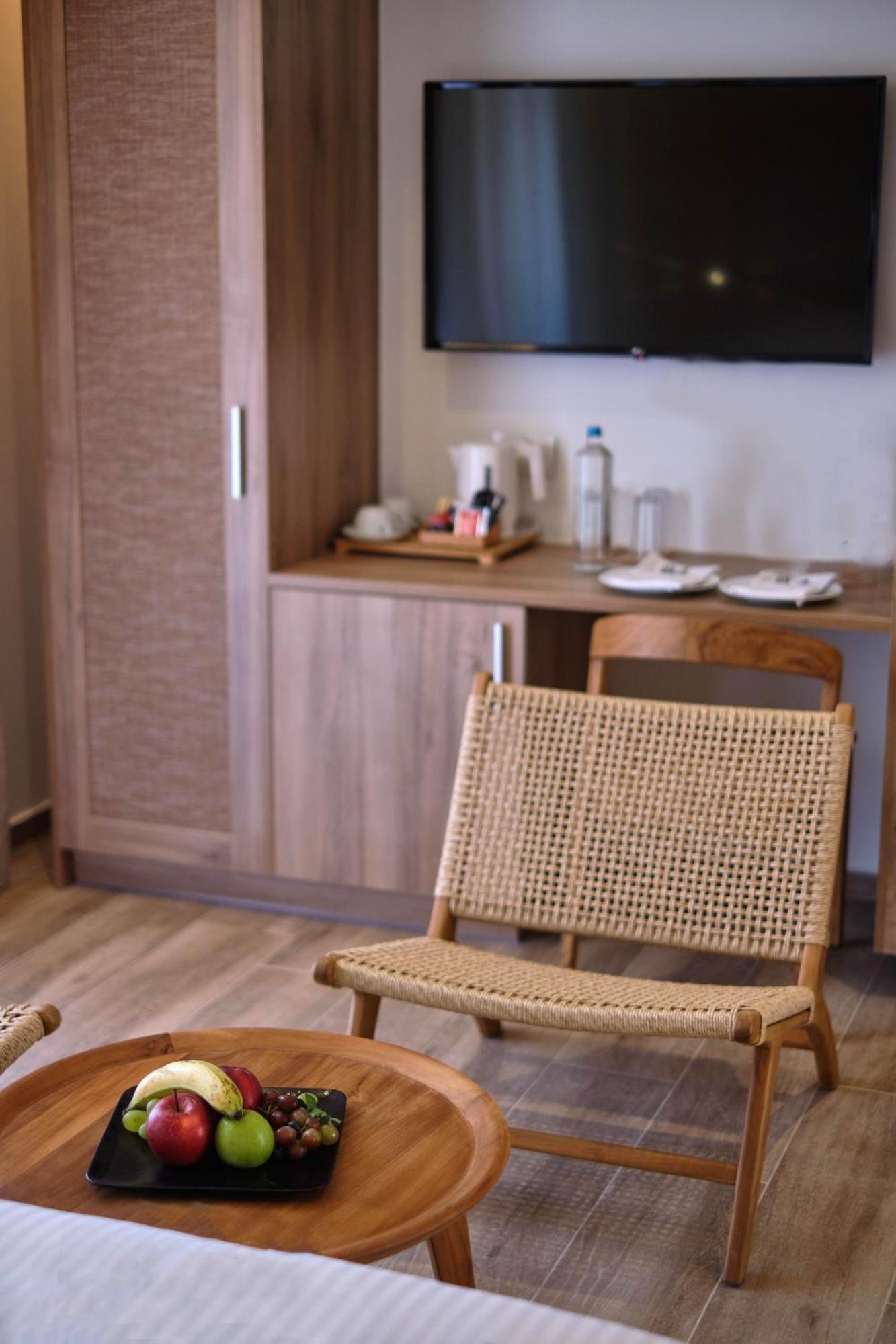 Utopia Blu Hotel Tigkaki  Bagian luar foto